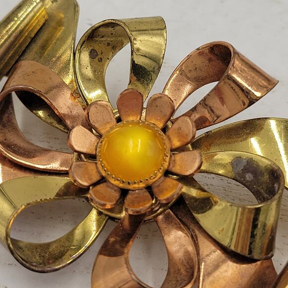 Vintage Two Tone Copper & Gold Ribbon Flower Brooch Pin Yellow Faux Pearl Stone - Picture 3 of 12